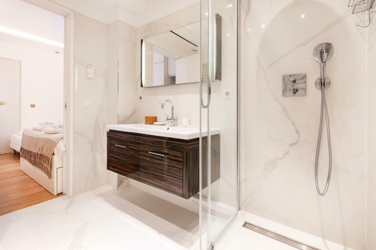 Luxury Montaigne Apartment Paris Exterior foto