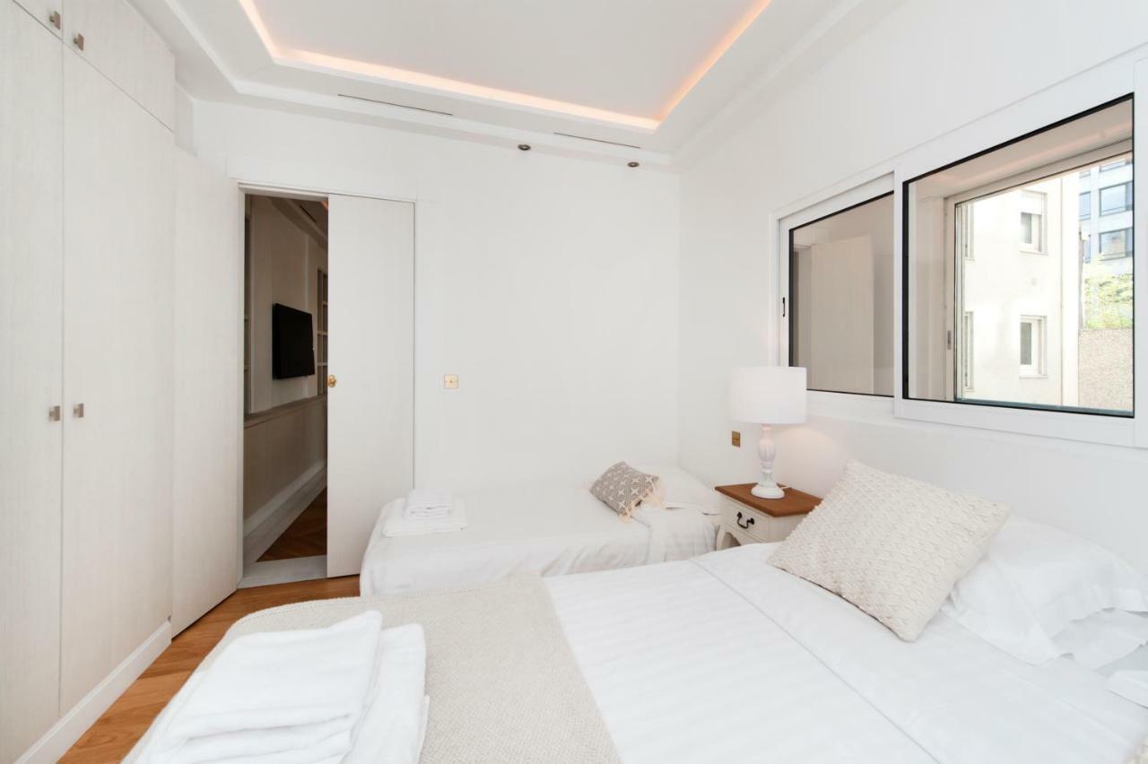 Luxury Montaigne Apartment Paris Exterior foto